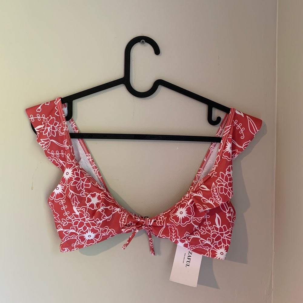 NWT Zaful Floral Bikini Top (Women’s size 4)